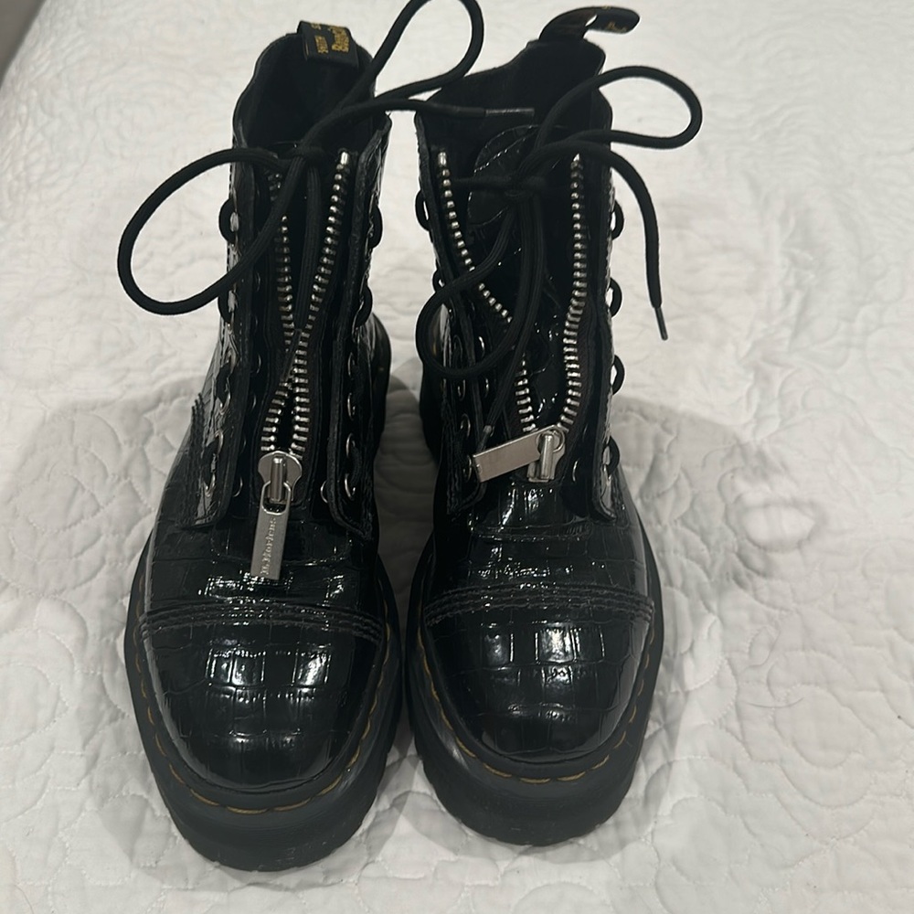 Dr Martins black sz 8